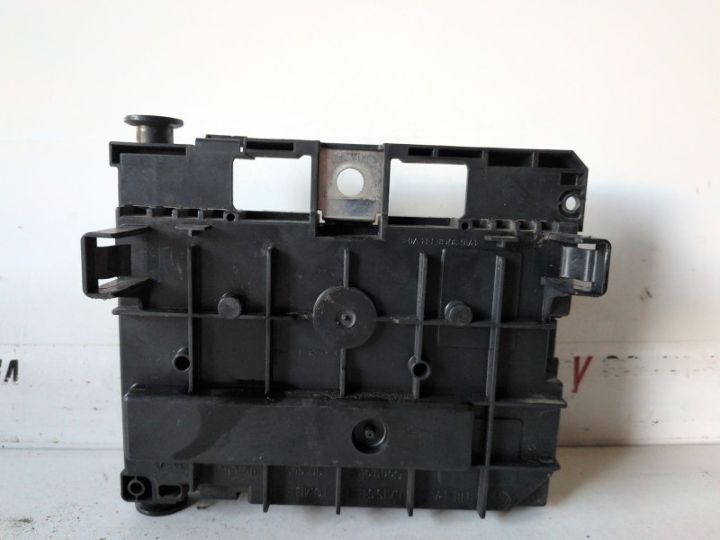 Recambio de caja reles / fusibles para citroen c5 berlina g8da referencia OEM IAM 9667044980  