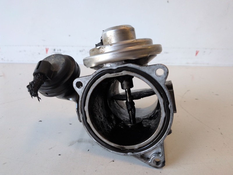 Recambio de valvula egr para volkswagen t4 transporter syncro axl referencia OEM IAM 304217025  
