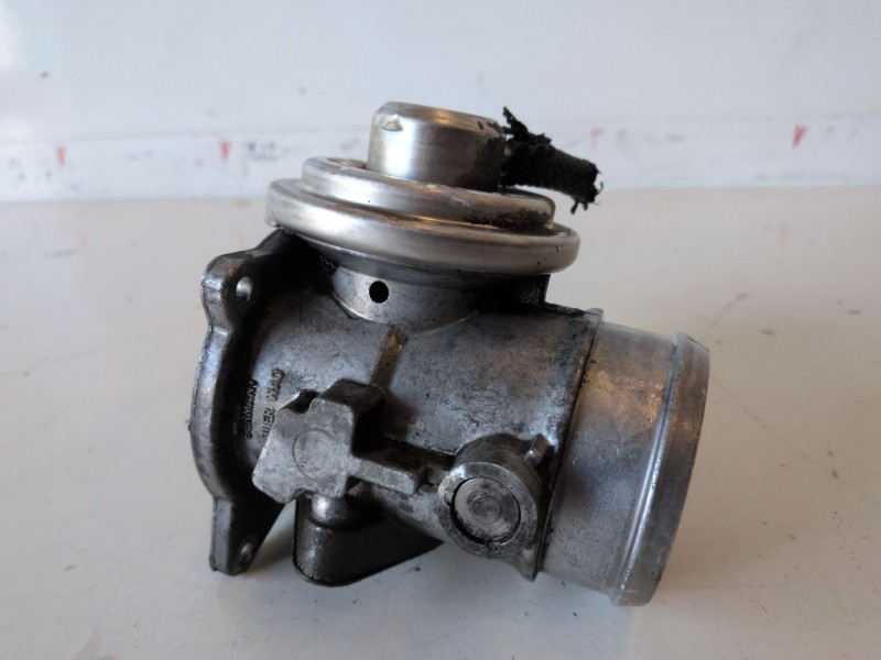 Recambio de valvula egr para volkswagen t4 transporter syncro axl referencia OEM IAM 304217025  