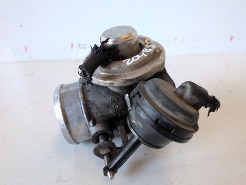 Recambio de valvula egr para volkswagen t4 transporter syncro axl referencia OEM IAM 304217025  