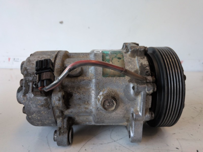 Recambio de compresor aire acondicionado para volkswagen t4 transporter syncro axl referencia OEM IAM 7D0820805H  