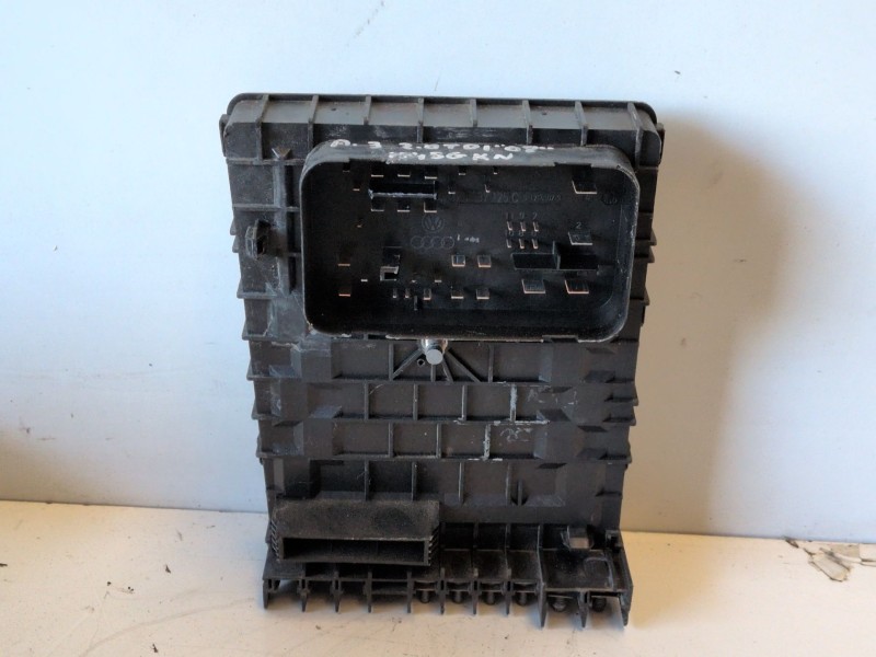 Recambio de caja reles / fusibles para audi a3 (8p1) cbbb referencia OEM IAM 1K0937125C  