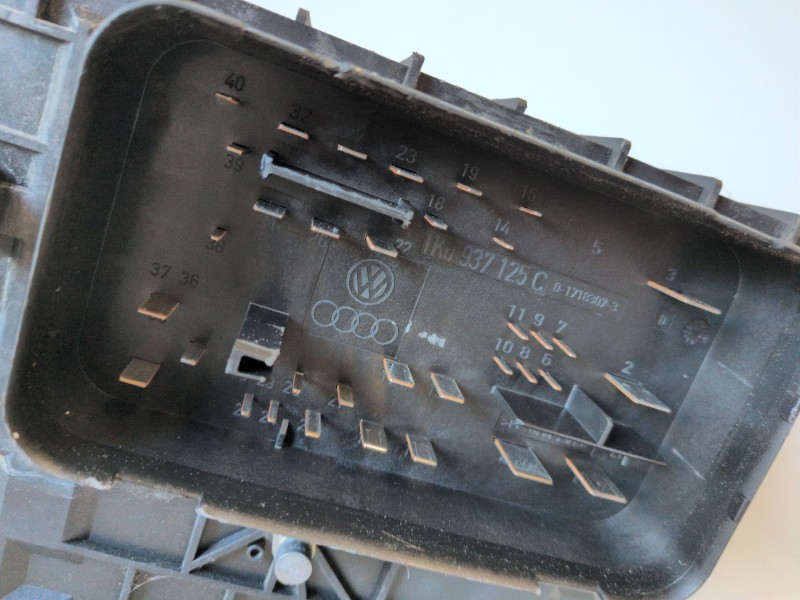 Recambio de caja reles / fusibles para audi a3 (8p1) cbbb referencia OEM IAM 1K0937125C  