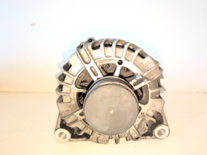 Recambio de alternador para peugeot 3008 9hz referencia OEM IAM 9665617780  
