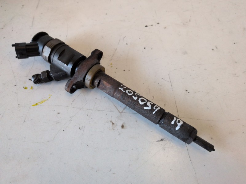 Recambio de inyector para peugeot 3008 9hz referencia OEM IAM 0445110297  