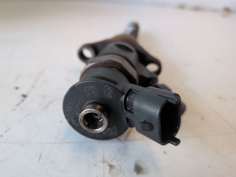 Recambio de inyector para peugeot 3008 9hz referencia OEM IAM 0445110297  