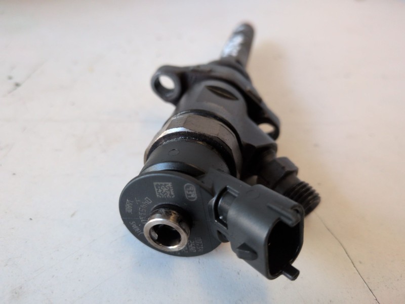 Recambio de inyector para peugeot 3008 9hz referencia OEM IAM 0445110297  