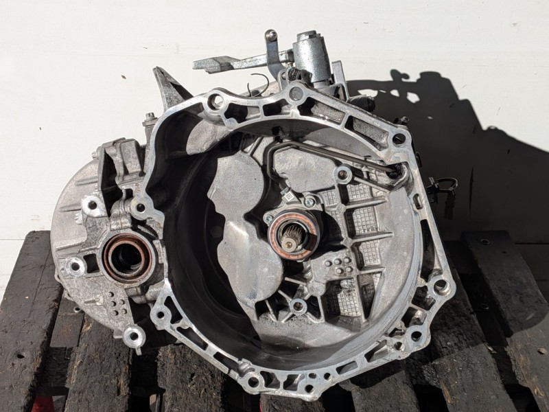 Recambio de caja cambios para opel astra j berlina 5p a17dtr referencia OEM IAM M32017DI  
