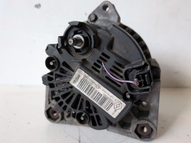 Recambio de alternador para renault scenic ii (jm) f9q804 referencia OEM IAM 8200410671B  