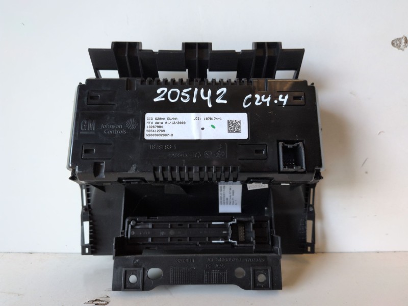 Recambio de pantalla multifuncion para opel astra j berlina 5p a20dth referencia OEM IAM 13267984  