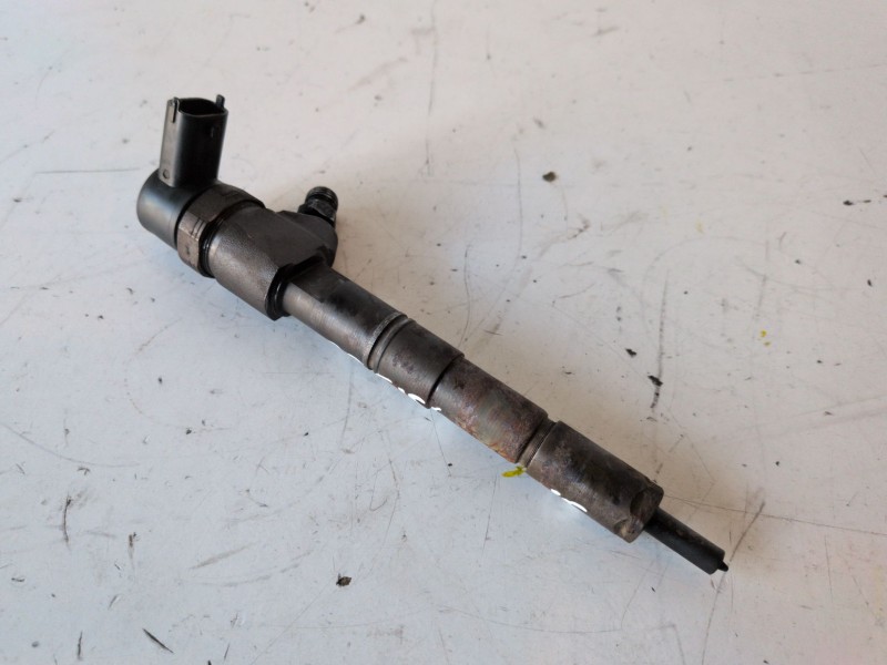 Recambio de inyector para opel insignia berlina a20dth referencia OEM IAM 0445110327  