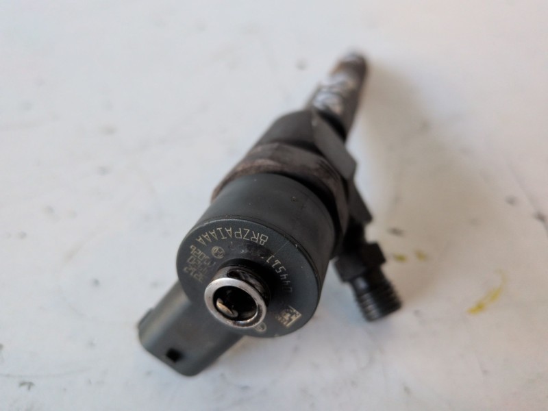 Recambio de inyector para opel insignia berlina a20dth referencia OEM IAM 0445110327  