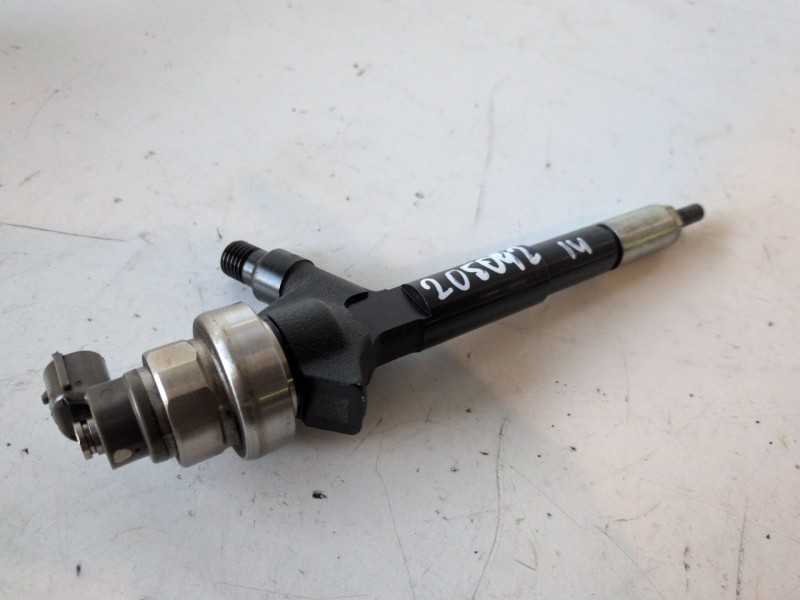 Recambio de inyector para opel astra j berlina 5p a17dtr referencia OEM IAM 897376270  