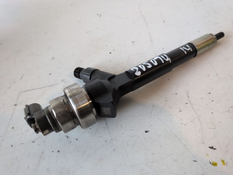 Recambio de inyector para opel astra j berlina 5p a17dtr referencia OEM IAM 897376270  