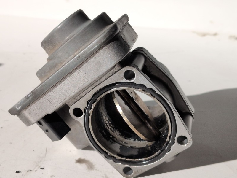 Recambio de caja mariposa para opel astra j berlina 5p a17dtr referencia OEM IAM 8981052101  