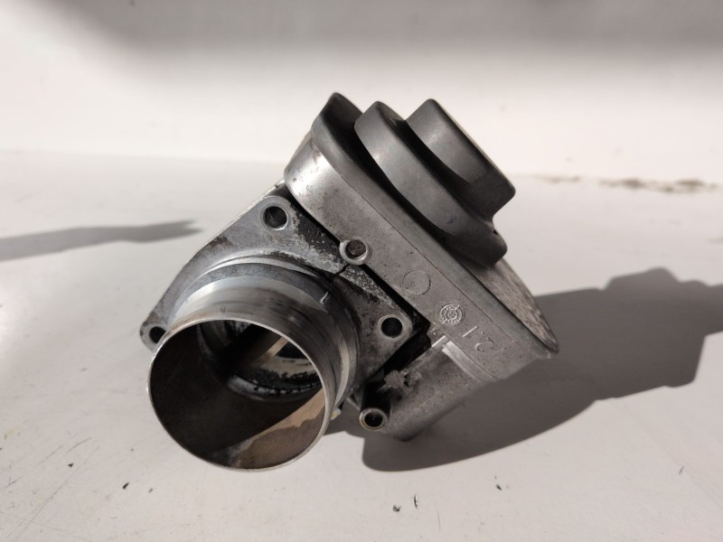 Recambio de caja mariposa para opel astra j berlina 5p a17dtr referencia OEM IAM 8981052101  