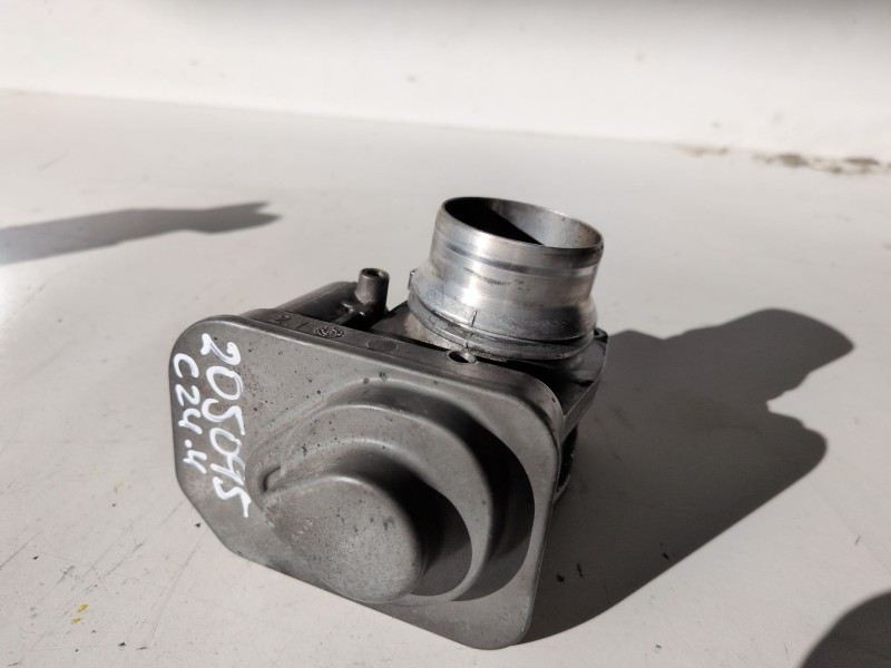 Recambio de caja mariposa para opel astra j berlina 5p a17dtr referencia OEM IAM 8981052101  
