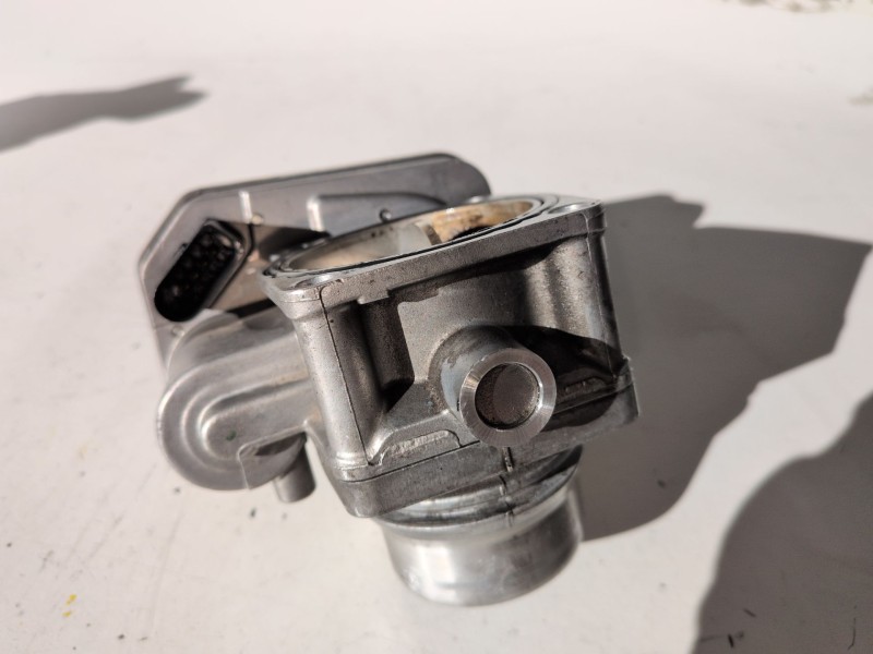Recambio de caja mariposa para opel astra j berlina 5p a17dtr referencia OEM IAM 8981052101  