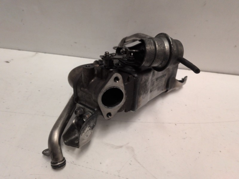 Recambio de enfriador egr para opel astra j berlina 5p a17dtr referencia OEM IAM Y822310008  