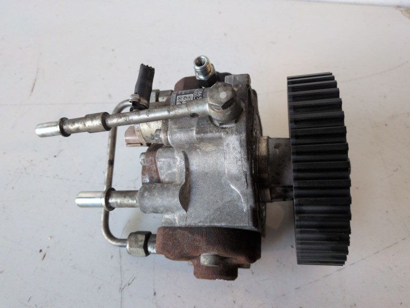 Recambio de bomba inyeccion para opel astra j berlina 5p a17dtr referencia OEM IAM 55586500  