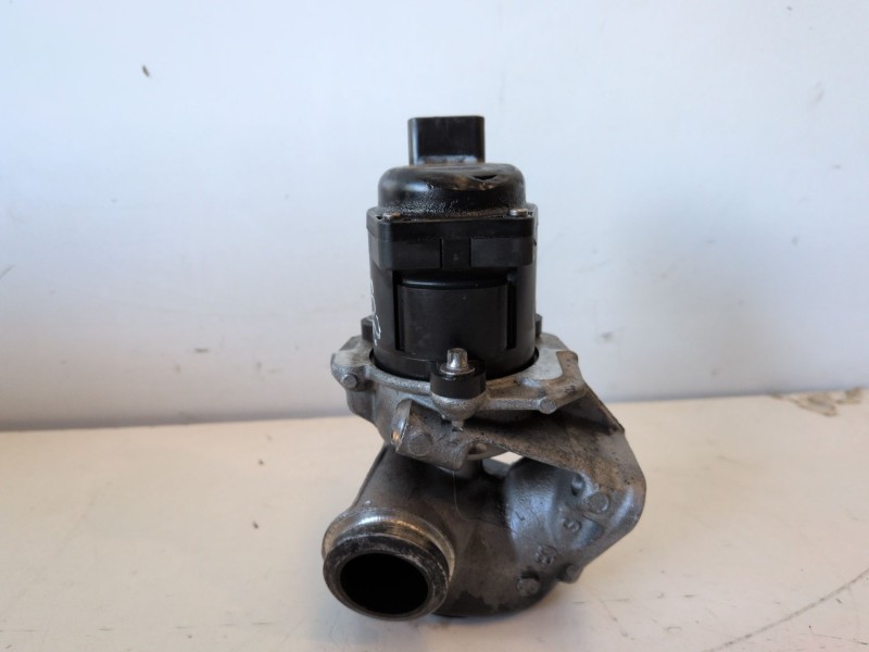 Recambio de valvula egr para peugeot 3008 9hz referencia OEM IAM 9672880080  