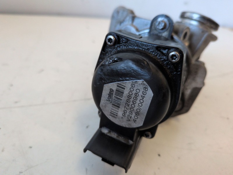 Recambio de valvula egr para peugeot 3008 9hz referencia OEM IAM 9672880080  