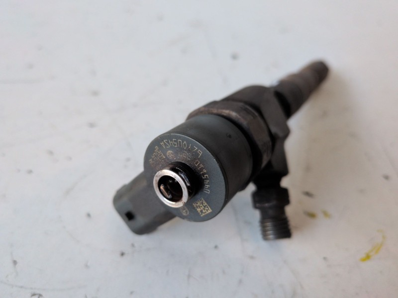 Recambio de inyector para opel insignia berlina a20dth referencia OEM IAM 0445110327  