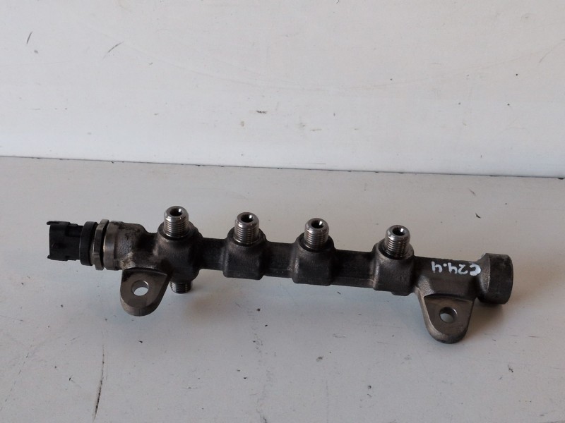Recambio de rampa inyectora para opel insignia berlina a20dth referencia OEM IAM 0445214221  