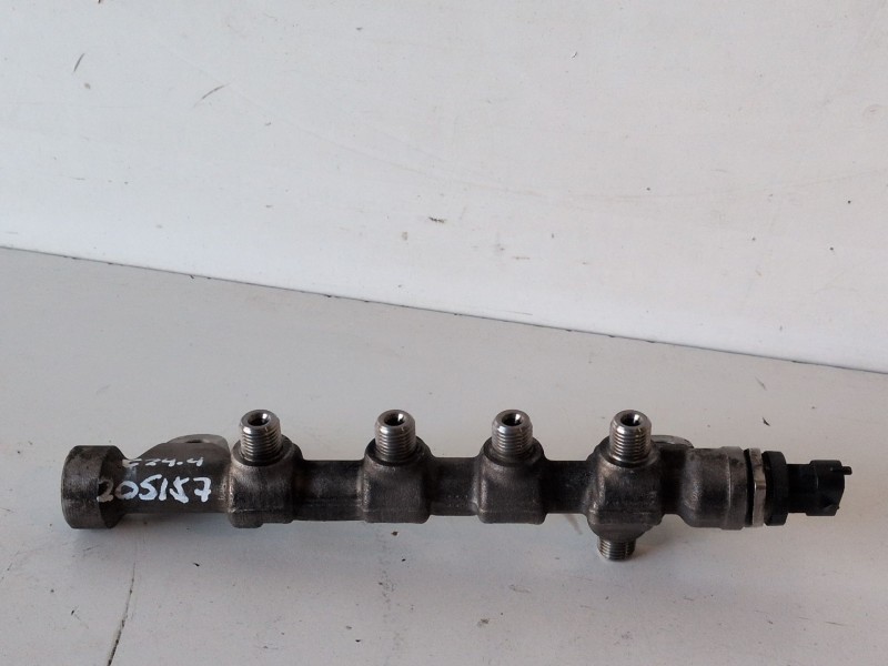 Recambio de rampa inyectora para opel insignia berlina a20dth referencia OEM IAM 0445214221  