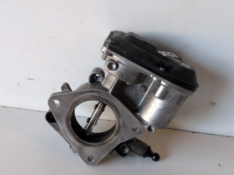 Recambio de caja mariposa para opel insignia berlina a20dth referencia OEM IAM 55564164  