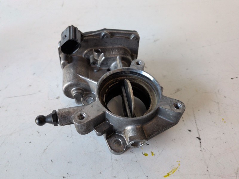 Recambio de caja mariposa para opel insignia berlina a20dth referencia OEM IAM 55564164  