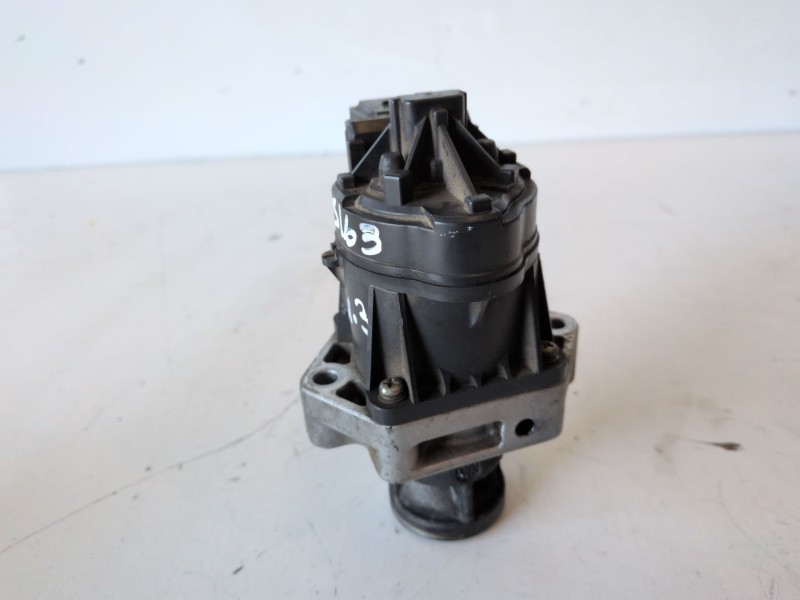 Recambio de valvula egr para opel insignia berlina a20dth referencia OEM IAM 55566052  