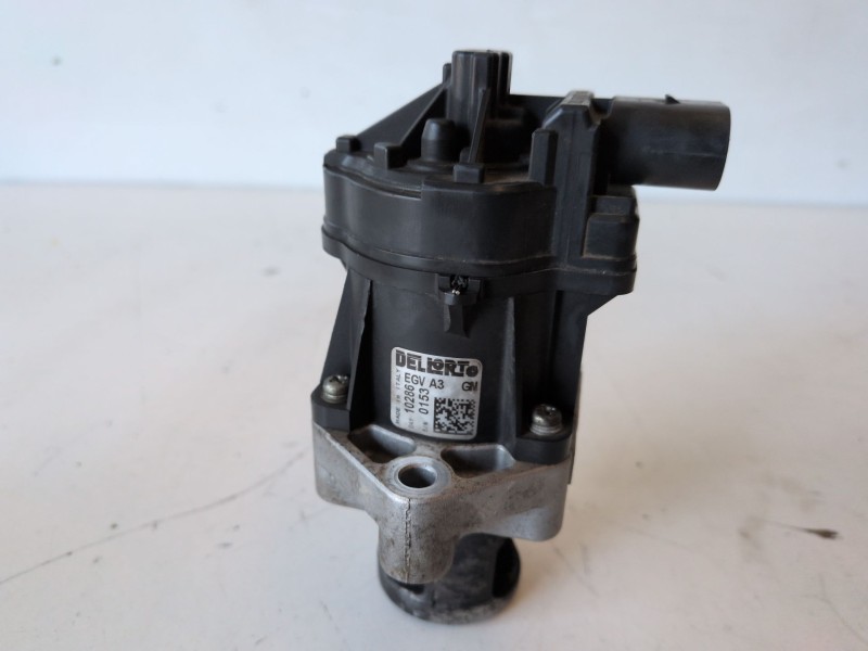Recambio de valvula egr para opel insignia berlina a20dth referencia OEM IAM 55566052  