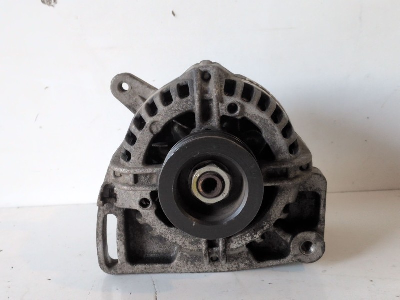 Recambio de alternador para renault twingo ii d4f772 referencia OEM IAM 0124225056  