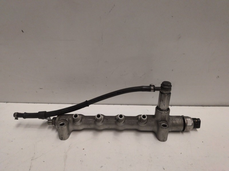 Recambio de rampa inyectora para opel astra j berlina 5p a17dtr referencia OEM IAM 11N09324  