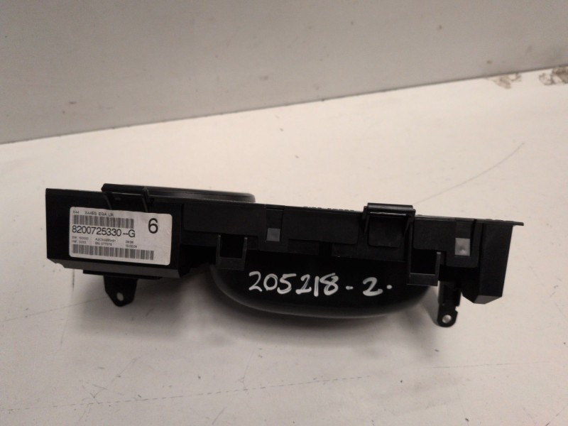 Recambio de cuadro instrumentos para renault twingo ii d4f772 referencia OEM IAM 8200725330G  