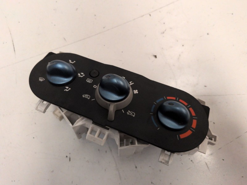 Recambio de mando climatizador para renault twingo ii d4f772 referencia OEM IAM   