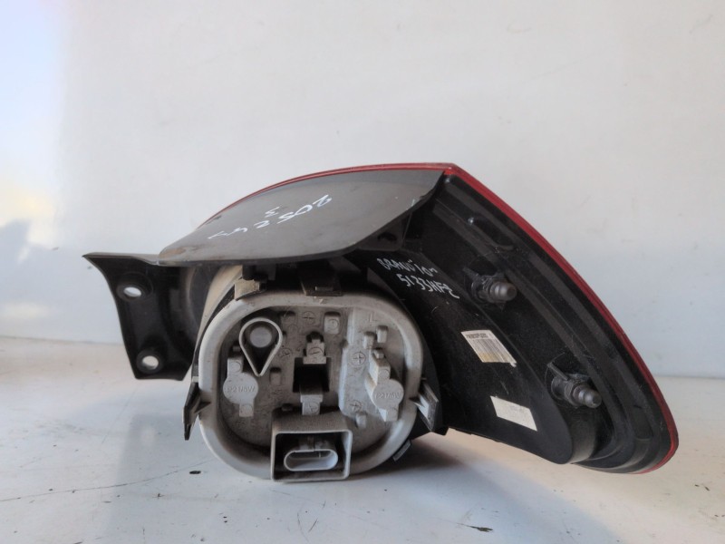 Recambio de piloto trasero izquierdo para fiat ii bravo (198) 198a3000 referencia OEM IAM   