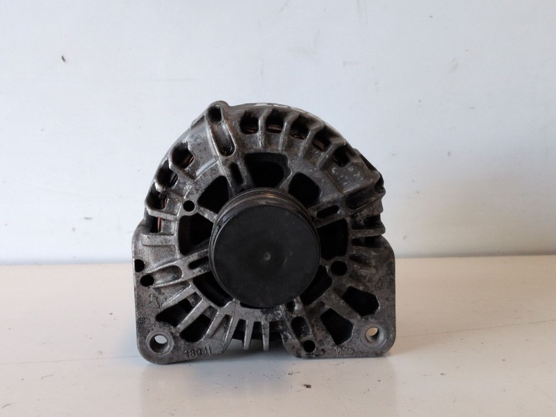 Recambio de alternador para renault megane iii berlina 5p k9k832 referencia OEM IAM 231000026RA  