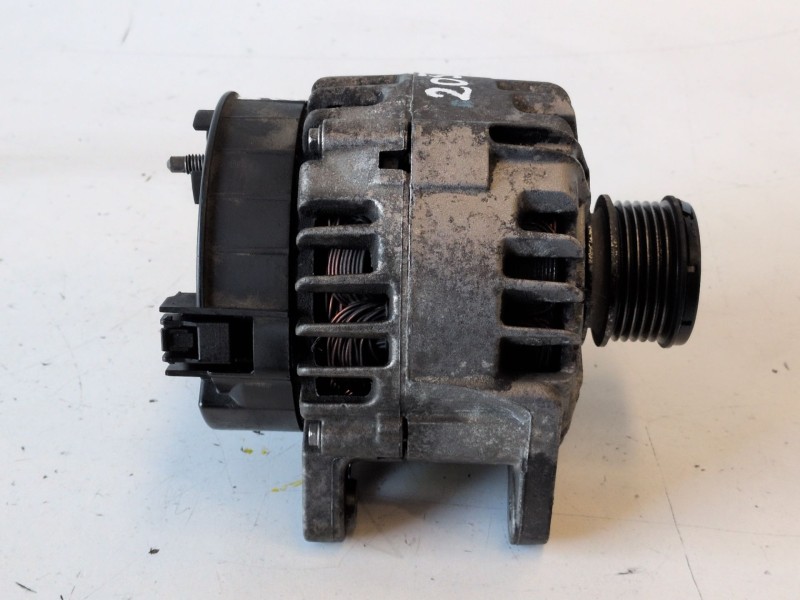 Recambio de alternador para renault megane iii berlina 5p k9k832 referencia OEM IAM 231000026RA  
