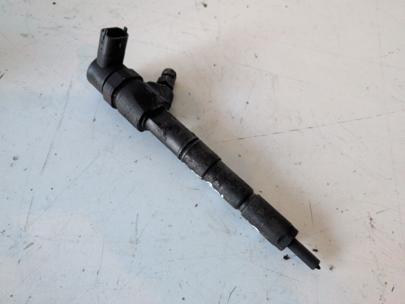 Recambio de inyector para opel insignia berlina a20dth referencia OEM IAM 0445110327  
