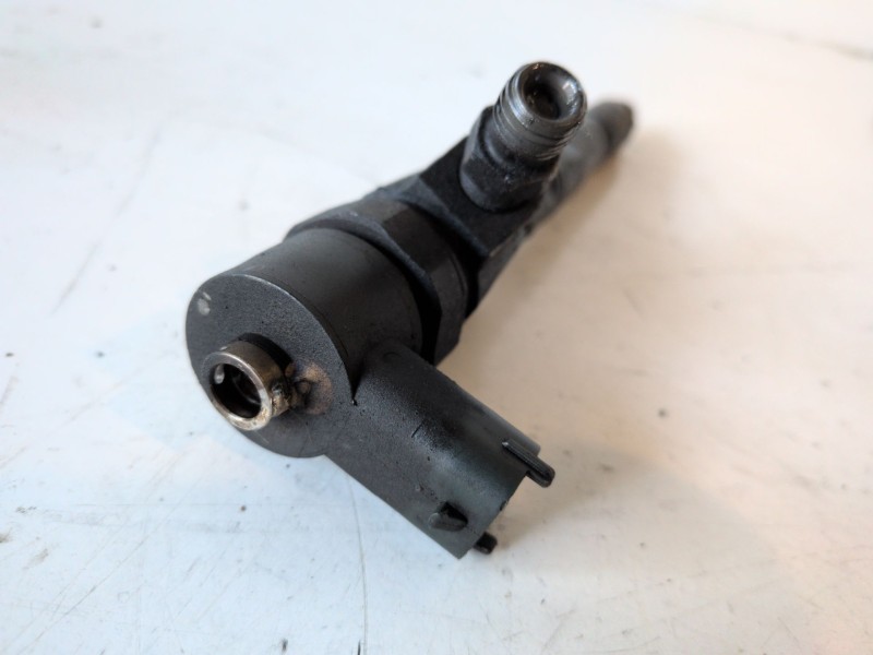 Recambio de inyector para opel insignia berlina a20dth referencia OEM IAM 0445110327  