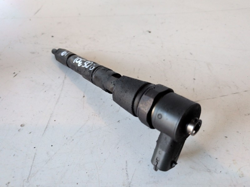 Recambio de inyector para opel insignia berlina a20dth referencia OEM IAM 0445110327  