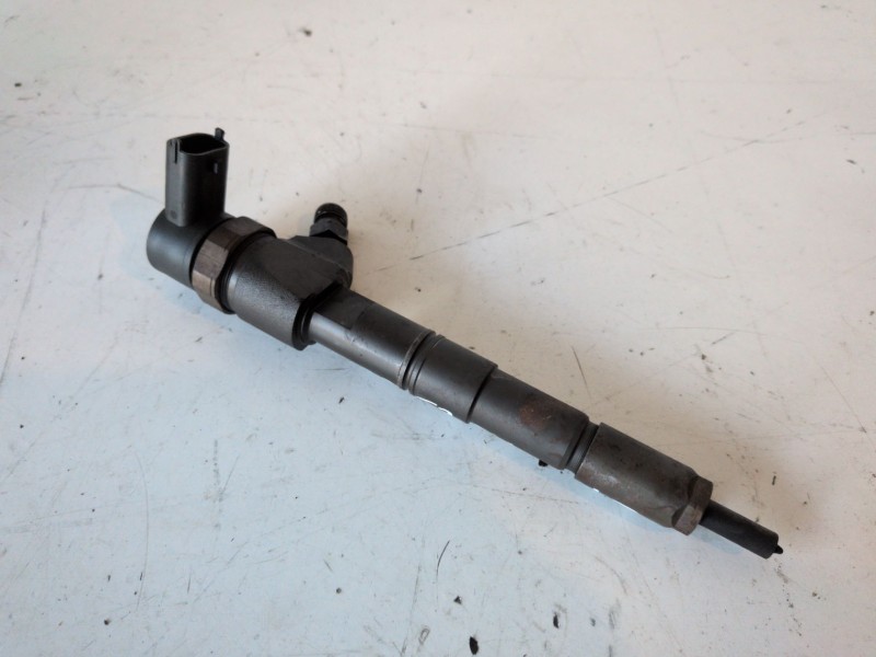 Recambio de inyector para opel insignia berlina a20dth referencia OEM IAM 0445110327  