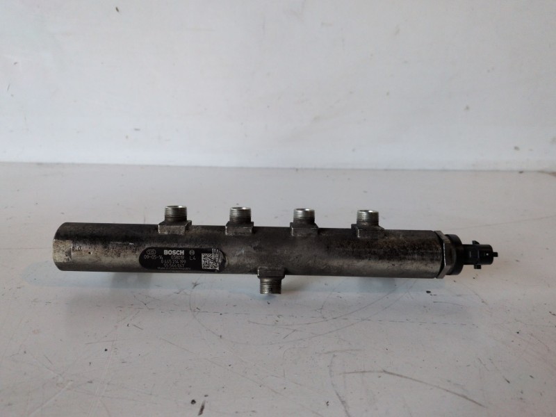 Recambio de rampa inyectora para opel insignia berlina a20dth referencia OEM IAM 0445214199  