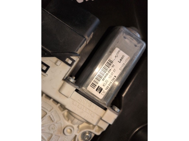 Recambio de elevalunas trasero derecho para seat leon (1p1) bxe referencia OEM IAM 1K0959704N  