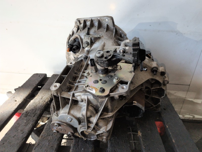 Recambio de caja cambios para ford transit connect (tc7) r2pa referencia OEM IAM 2T1R7002BH  