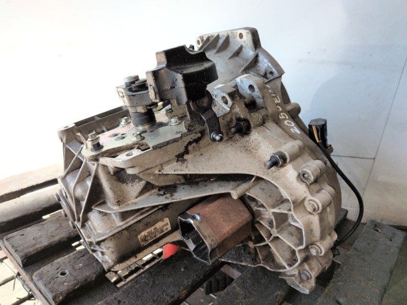Recambio de caja cambios para ford transit connect (tc7) r2pa referencia OEM IAM 2T1R7002BH  