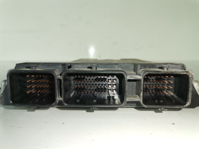 Recambio de centralita motor uce para peugeot 206 8hz referencia OEM IAM 0281012525  