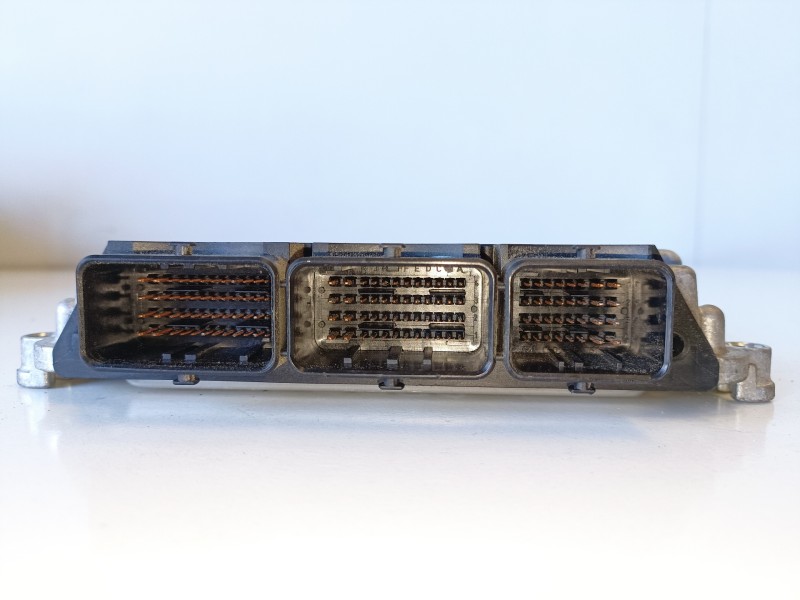 Recambio de centralita motor uce para renault latitude m9r824 referencia OEM IAM 0281017614  